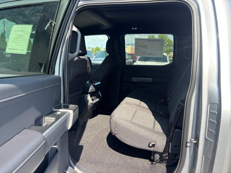 Ford F-150 Vehicle Full-screen Gallery Image 12