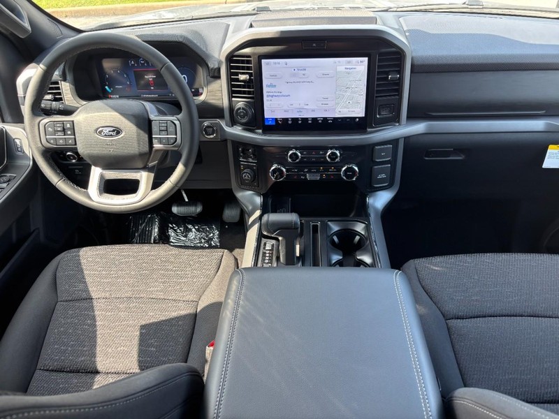 Ford F-150 Vehicle Full-screen Gallery Image 14
