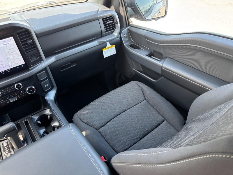 Ford F-150 Vehicle Full-screen Gallery Image 15