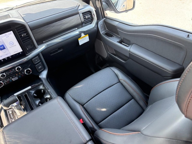 Ford F-150 Vehicle Full-screen Gallery Image 16