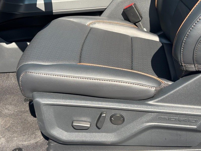 Ford F-150 Vehicle Full-screen Gallery Image 17