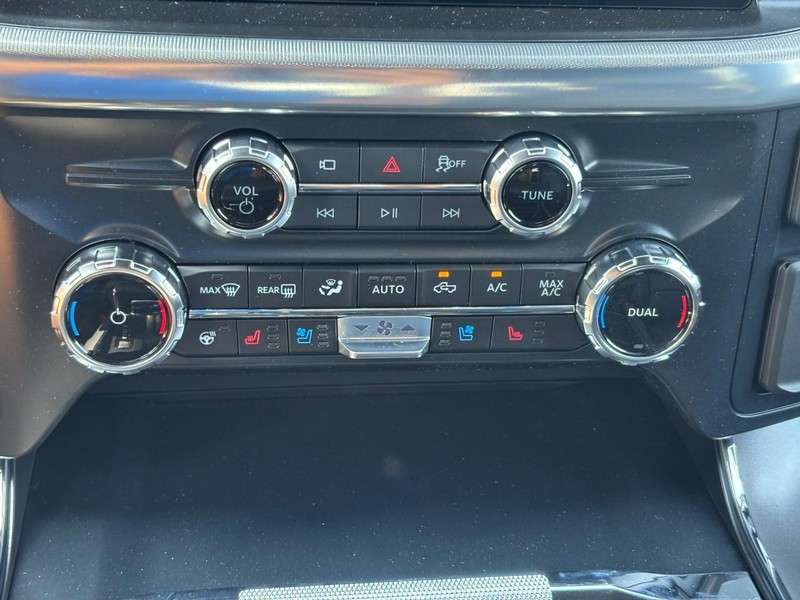 Ford F-150 Vehicle Full-screen Gallery Image 23