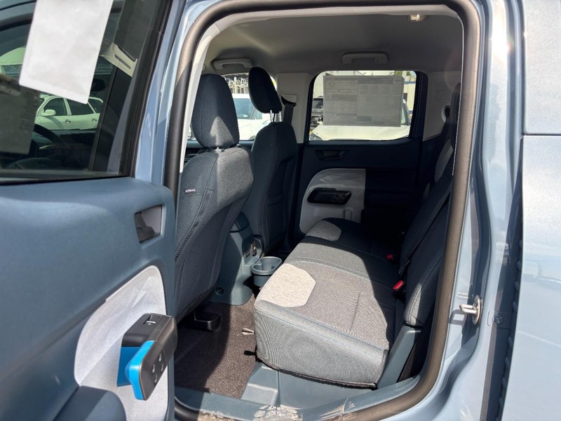 Ford Maverick Vehicle Full-screen Gallery Image 13