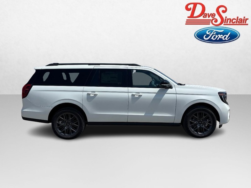 Ford Expedition Max Vehicle Full-screen Gallery Image 05