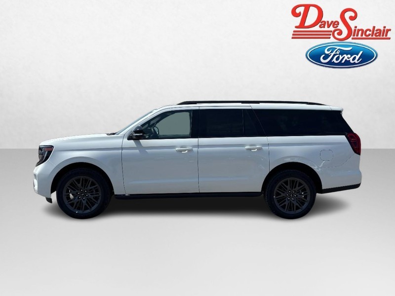 Ford Expedition Max Vehicle Full-screen Gallery Image 10
