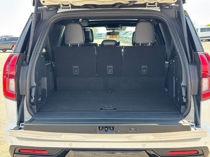 Ford Expedition Max Vehicle Full-screen Gallery Image 11