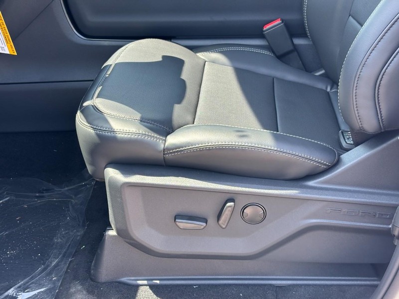 Ford Expedition Max Vehicle Full-screen Gallery Image 18