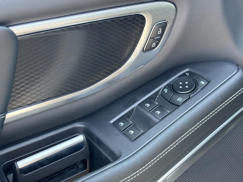 Ford Expedition Max Vehicle Full-screen Gallery Image 19