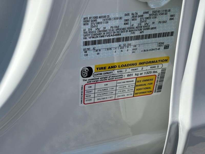 Ford Expedition Max Vehicle Full-screen Gallery Image 26