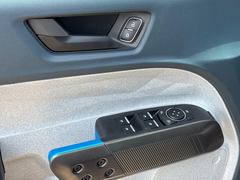 Ford Maverick Vehicle Full-screen Gallery Image 18
