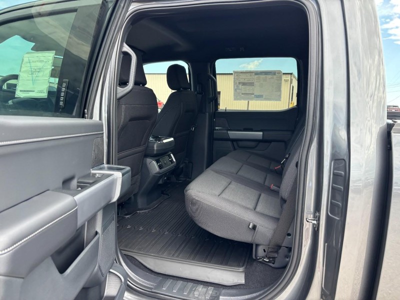 Ford F-150 Vehicle Full-screen Gallery Image 13