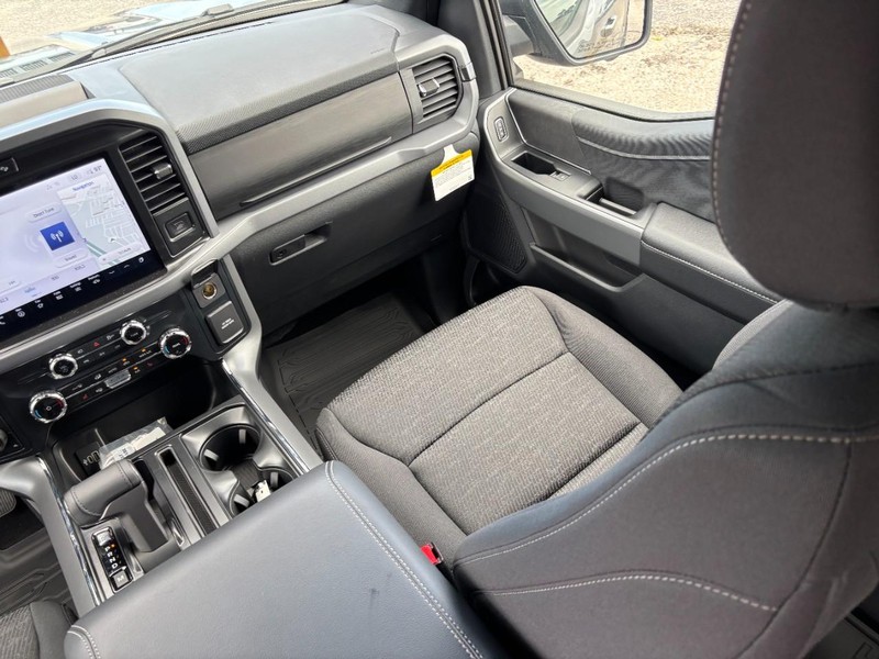 Ford F-150 Vehicle Full-screen Gallery Image 16