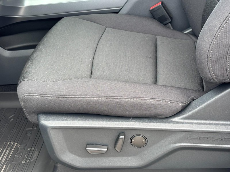 Ford F-150 Vehicle Full-screen Gallery Image 17