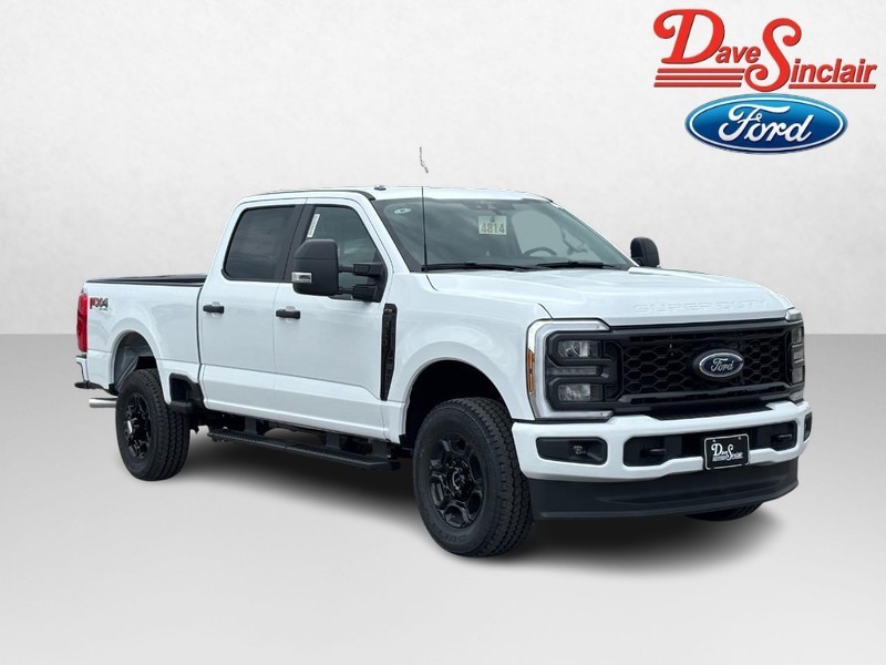 Ford Super Duty F-250 SRW Vehicle Full-screen Gallery Image 04