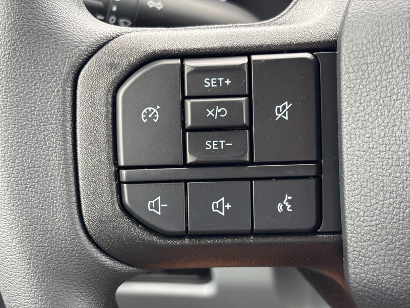 Ford Super Duty F-250 SRW Vehicle Full-screen Gallery Image 19