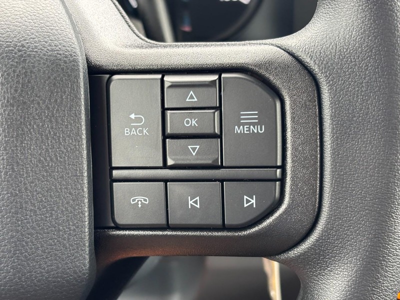 Ford Super Duty F-250 SRW Vehicle Full-screen Gallery Image 20