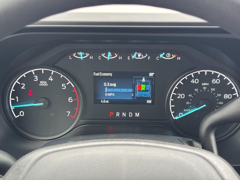 Ford Super Duty F-250 SRW Vehicle Full-screen Gallery Image 21