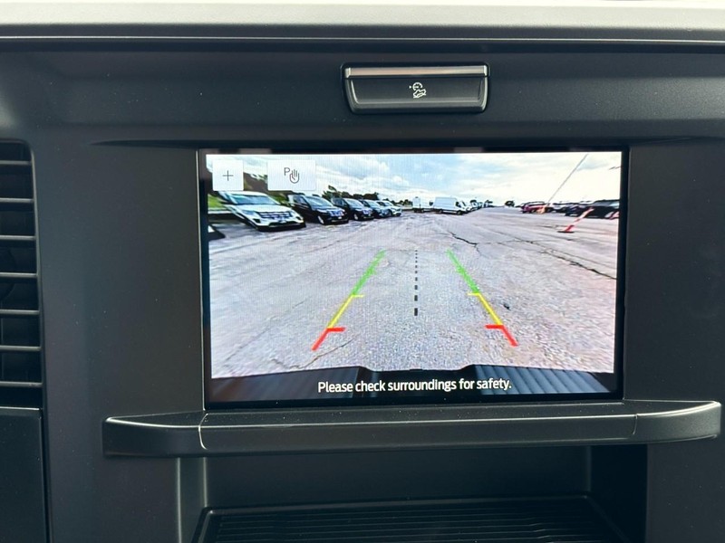 Ford Super Duty F-250 SRW Vehicle Full-screen Gallery Image 23