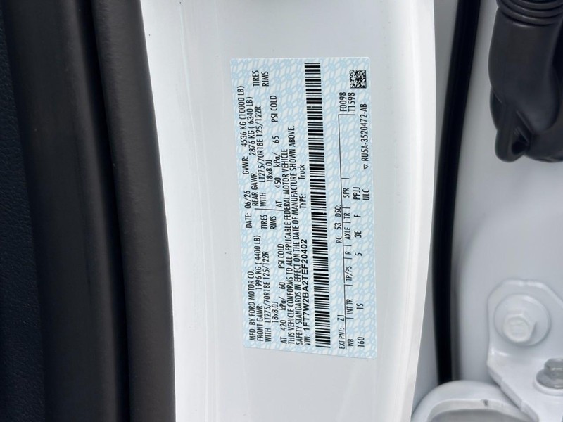 Ford Super Duty F-250 SRW Vehicle Full-screen Gallery Image 25