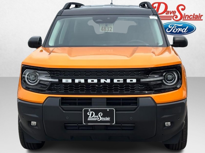 Ford Bronco Sport Vehicle Full-screen Gallery Image 02