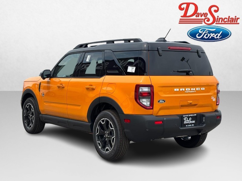 Ford Bronco Sport Vehicle Full-screen Gallery Image 09