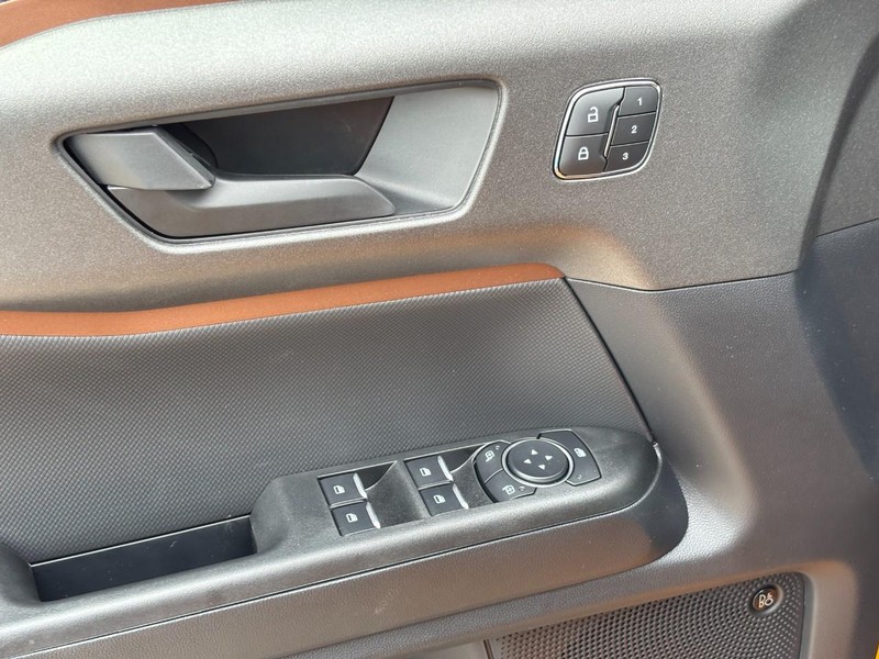 Ford Bronco Sport Vehicle Full-screen Gallery Image 18