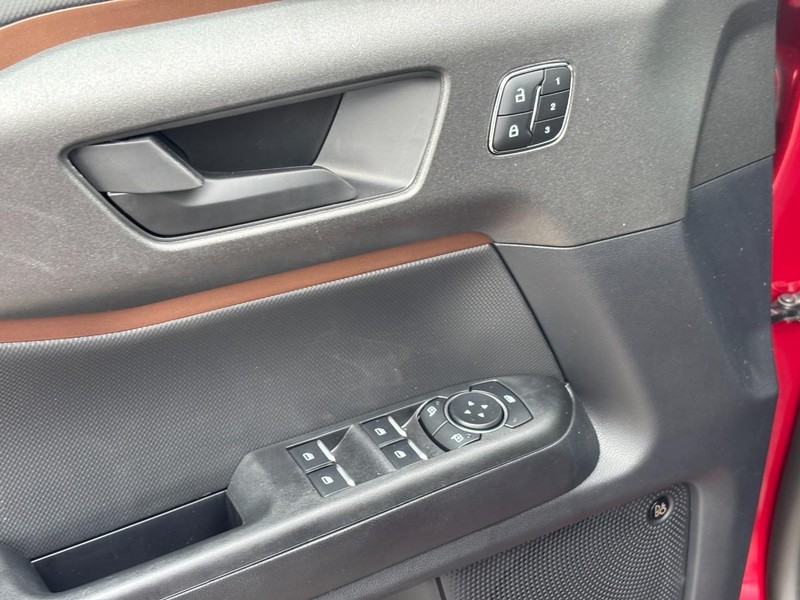 Ford Bronco Sport Vehicle Full-screen Gallery Image 17