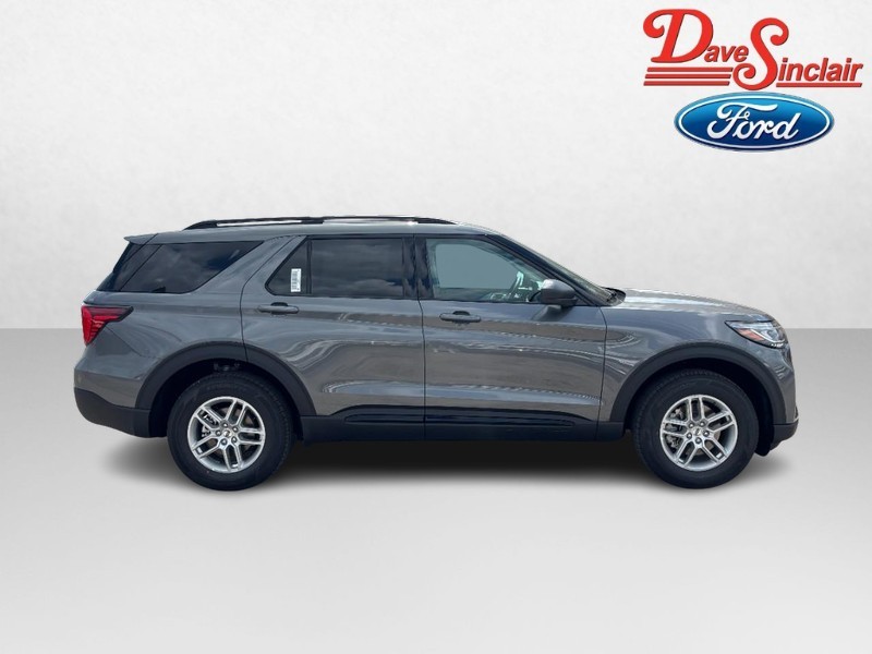 Ford Explorer Vehicle Full-screen Gallery Image 05