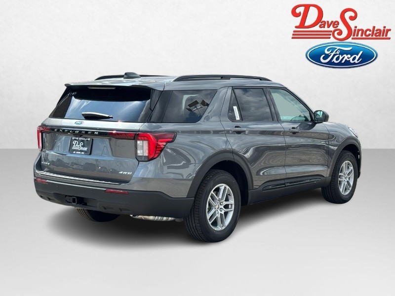 Ford Explorer Vehicle Full-screen Gallery Image 07