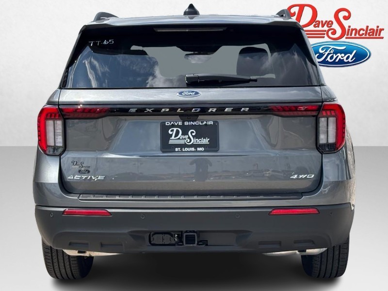 Ford Explorer Vehicle Full-screen Gallery Image 08