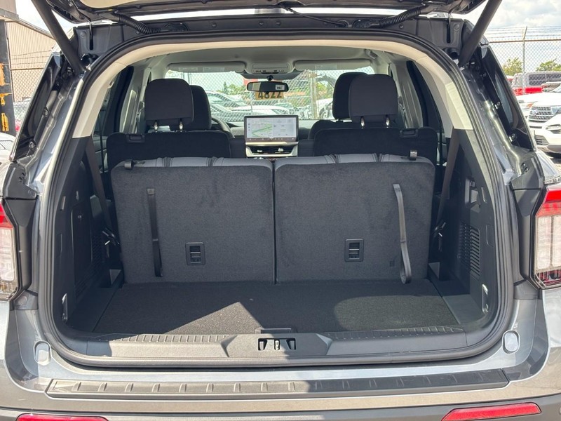 Ford Explorer Vehicle Full-screen Gallery Image 11
