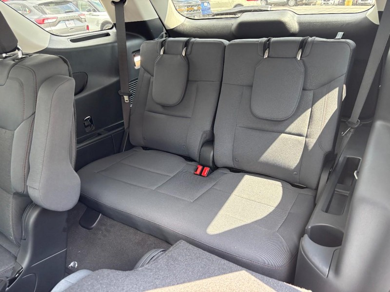 Ford Explorer Vehicle Full-screen Gallery Image 13