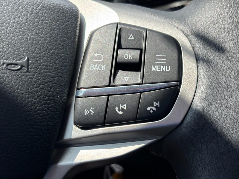 Ford Explorer Vehicle Full-screen Gallery Image 21