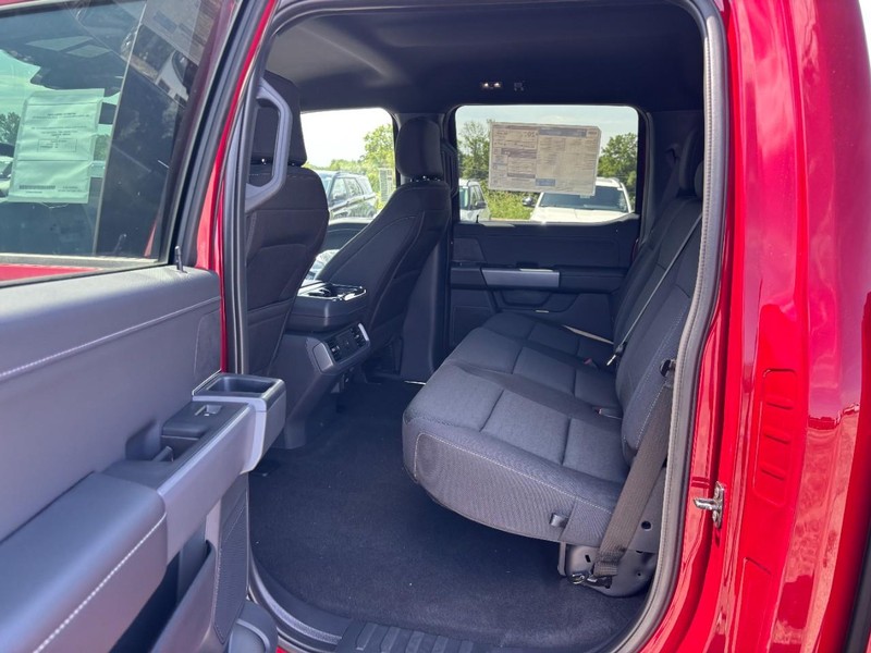 Ford F-150 Vehicle Full-screen Gallery Image 13