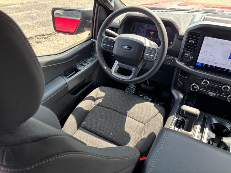 Ford F-150 Vehicle Full-screen Gallery Image 14