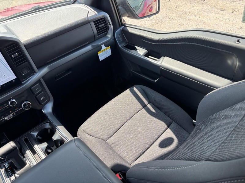 Ford F-150 Vehicle Full-screen Gallery Image 16