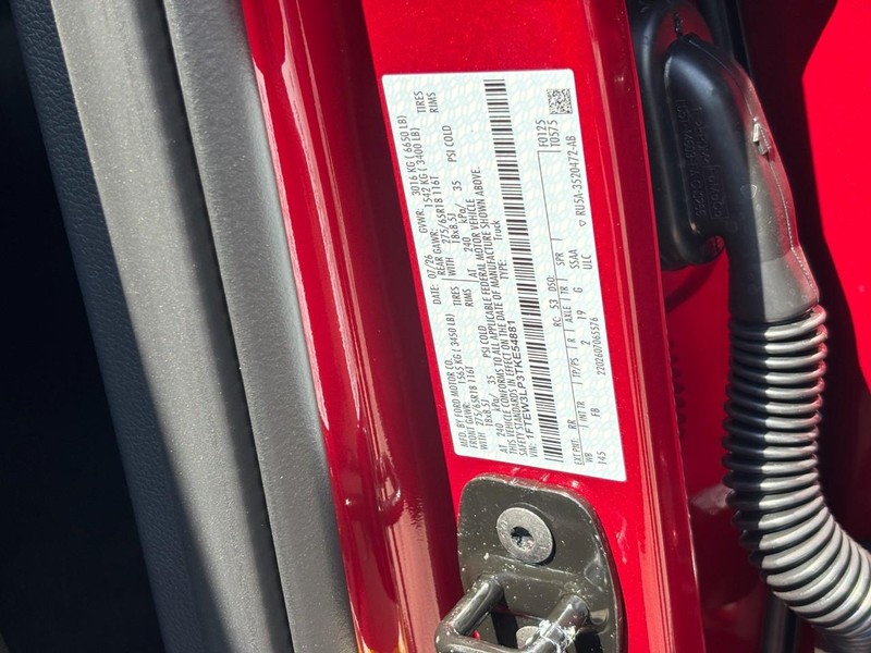 Ford F-150 Vehicle Full-screen Gallery Image 26