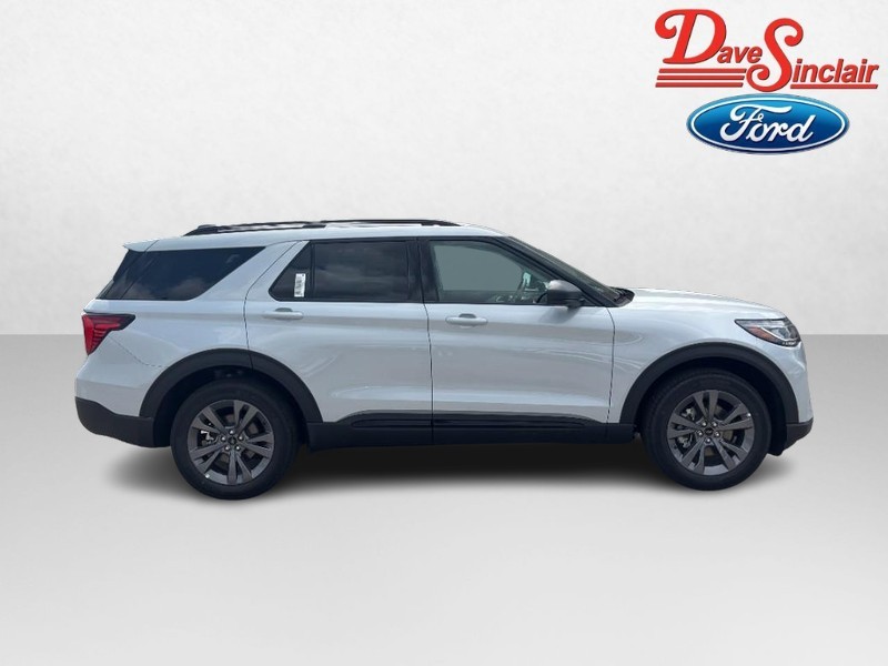 Ford Explorer Vehicle Full-screen Gallery Image 05