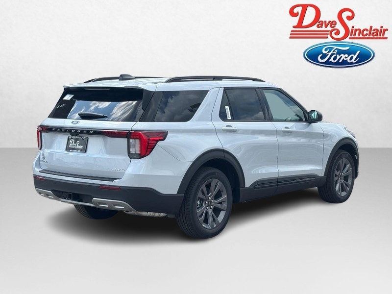 Ford Explorer Vehicle Full-screen Gallery Image 07