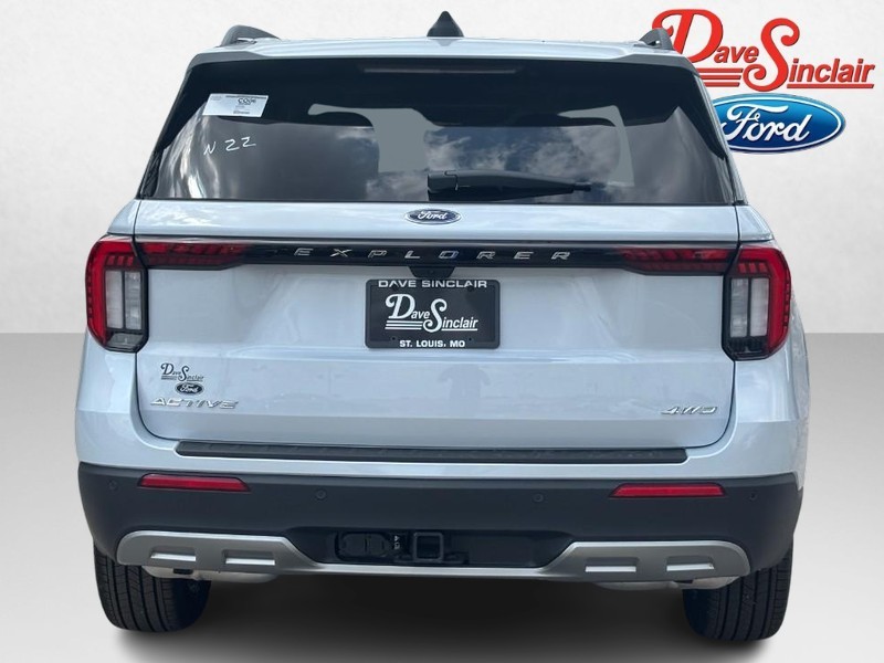 Ford Explorer Vehicle Full-screen Gallery Image 08