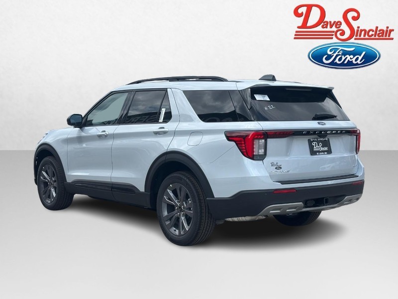 Ford Explorer Vehicle Full-screen Gallery Image 09