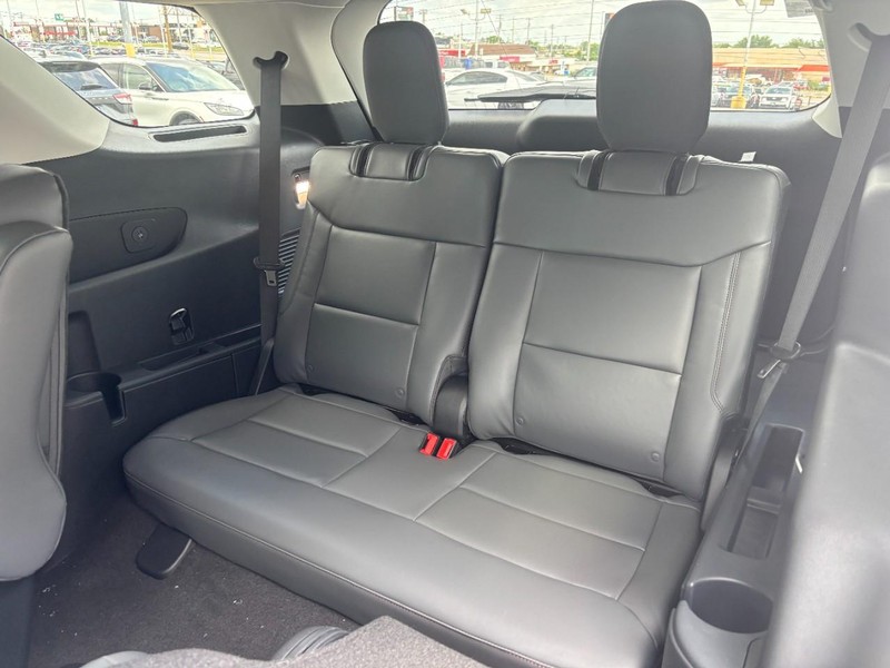 Ford Explorer Vehicle Full-screen Gallery Image 13