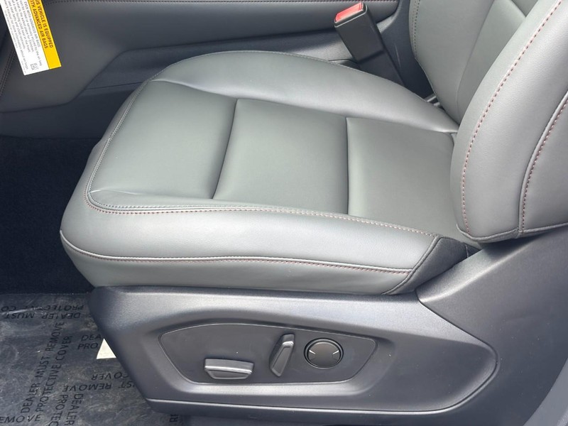 Ford Explorer Vehicle Full-screen Gallery Image 18