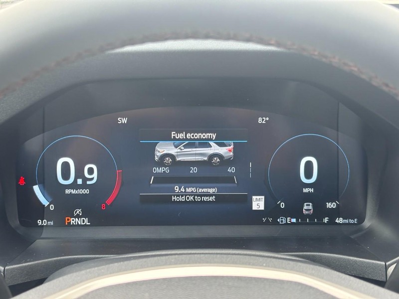 Ford Explorer Vehicle Full-screen Gallery Image 22