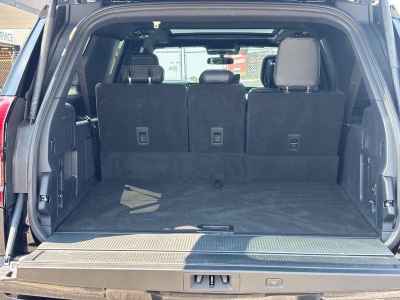 Ford Expedition Max Vehicle Full-screen Gallery Image 11