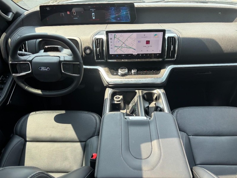Ford Expedition Max Vehicle Full-screen Gallery Image 16