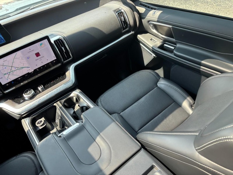Ford Expedition Max Vehicle Full-screen Gallery Image 17