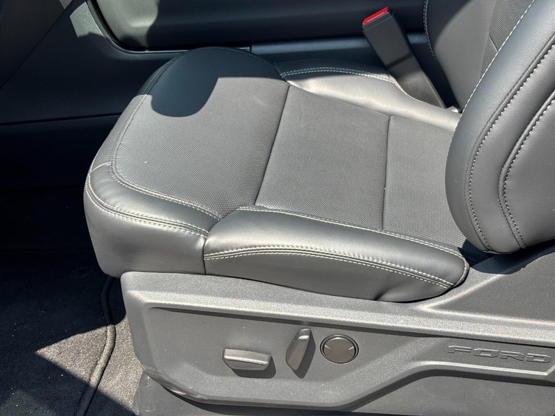 Ford Expedition Max Vehicle Full-screen Gallery Image 18