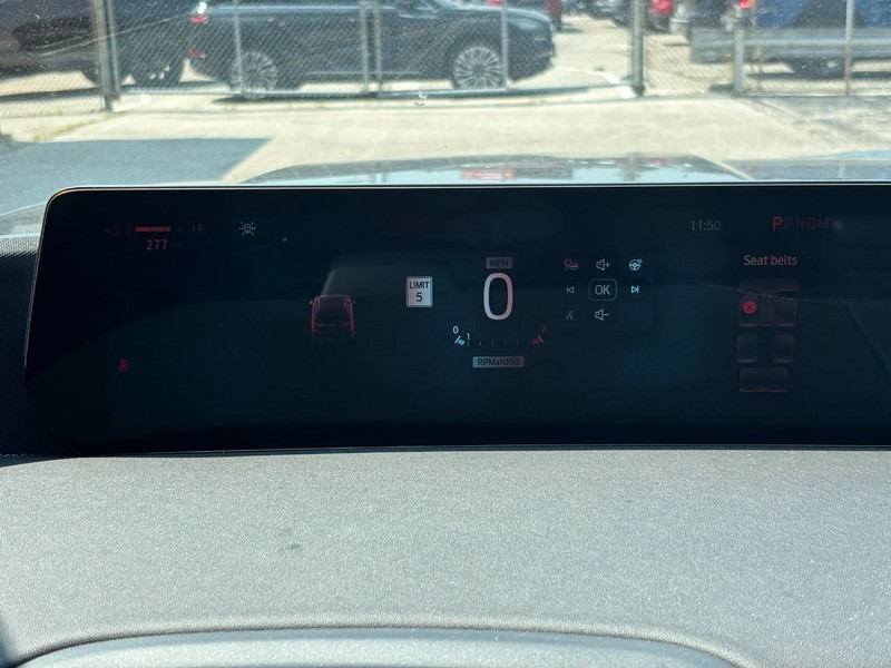 Ford Expedition Max Vehicle Full-screen Gallery Image 22
