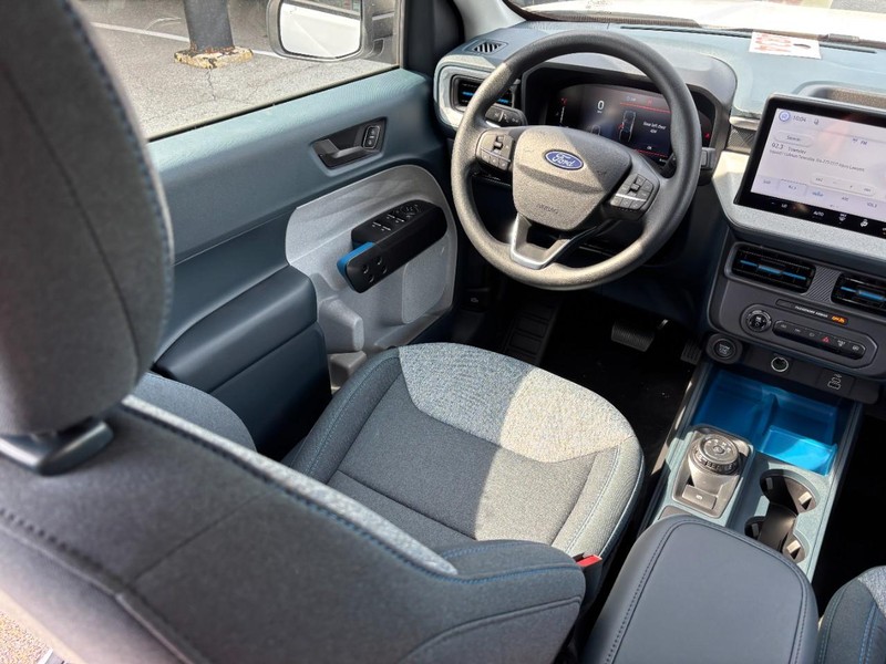 Ford Maverick Vehicle Full-screen Gallery Image 13